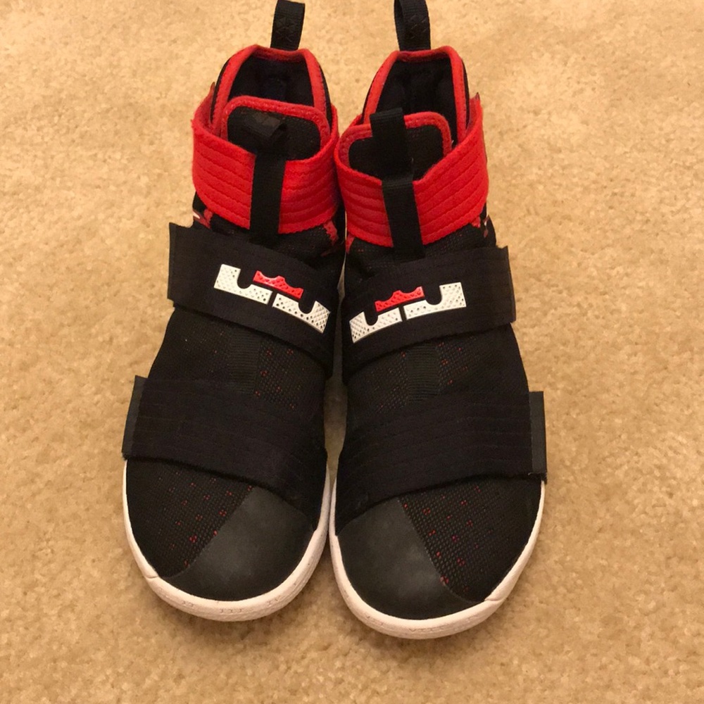 Men's Lebron Soldier 10 Sz 9